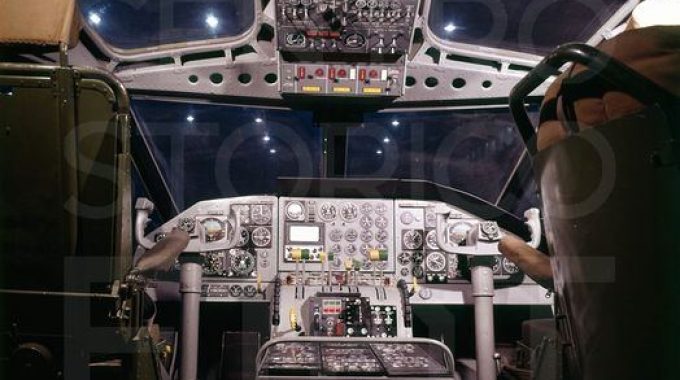 A FIAT na Aviação. 1969. Fiat G 222 cabina di pilotaggio