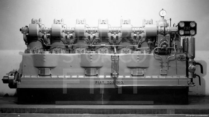 Motor FIAT para submarinos da classe Medusa. 1909. Motore Fiat 2C.116 per somme...
